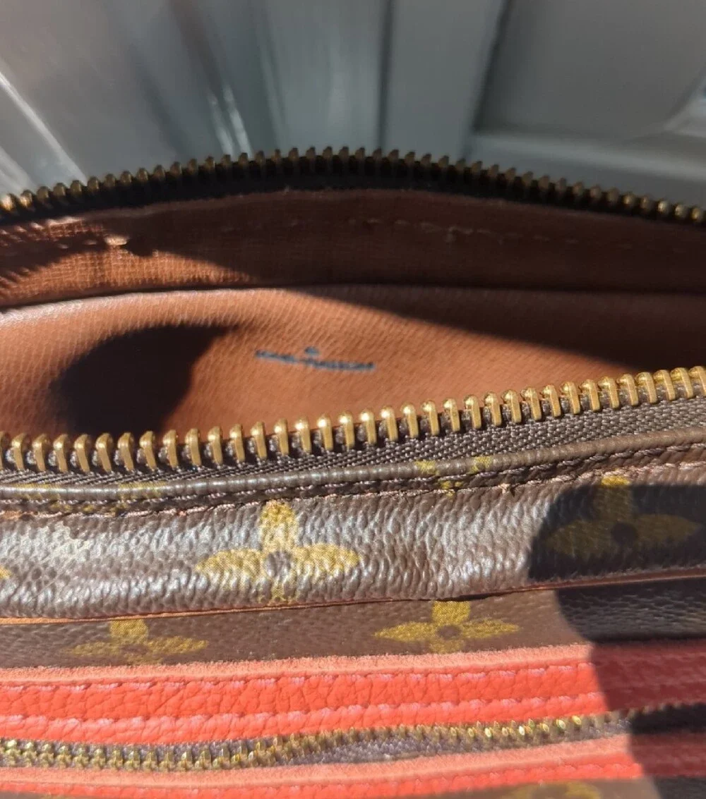 Louis Vuitton monogram lv